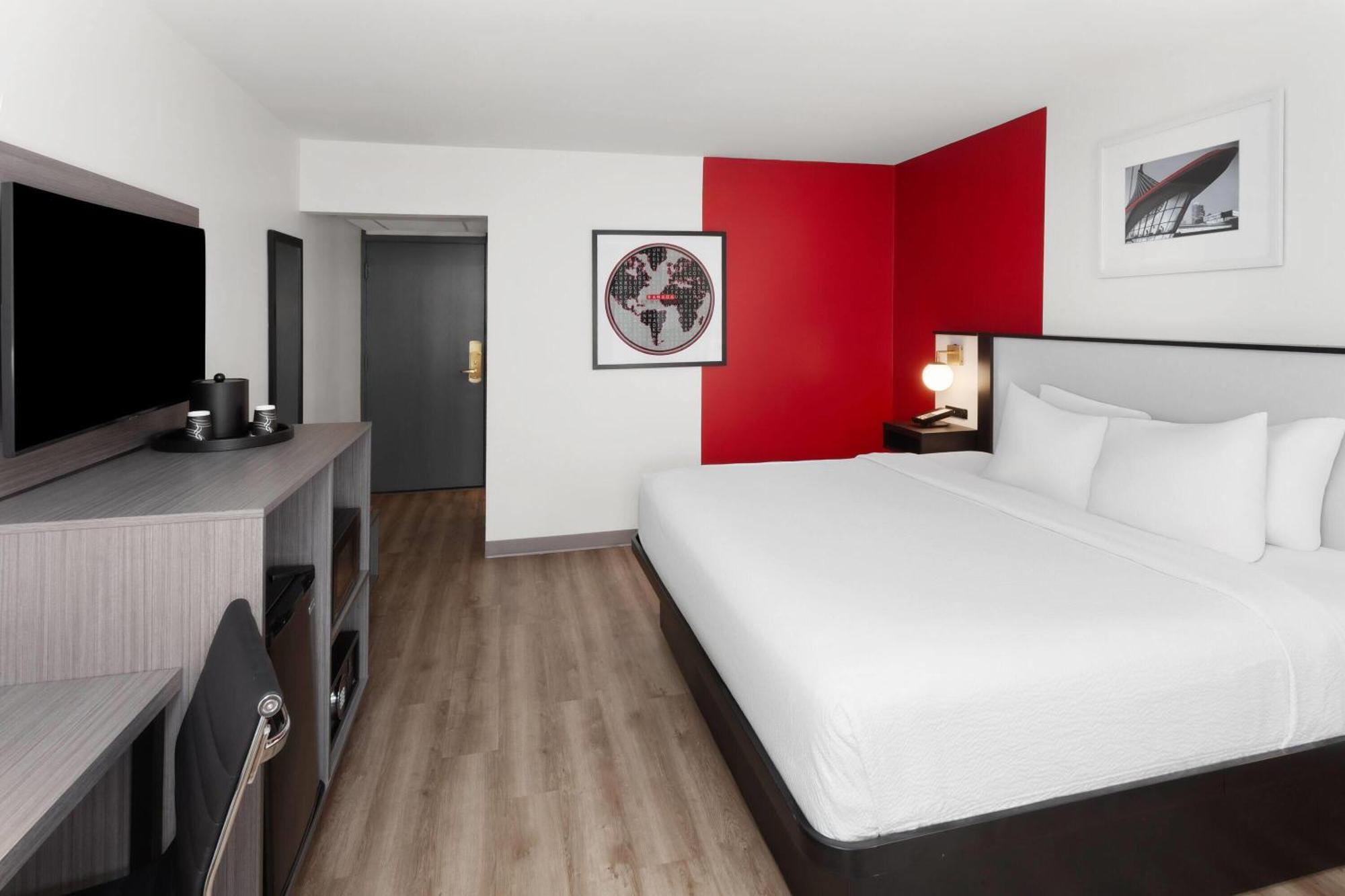 Hotel Ramada By Wyndham Milwaukee Zewnętrze zdjęcie