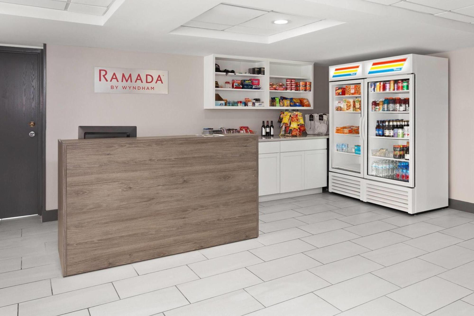 Hotel Ramada By Wyndham Milwaukee Zewnętrze zdjęcie