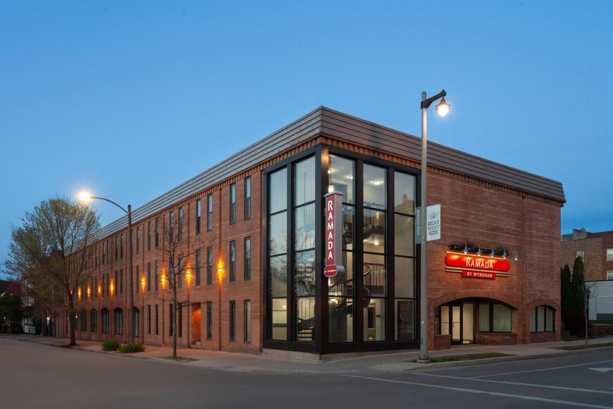 Hotel Ramada By Wyndham Milwaukee Zewnętrze zdjęcie